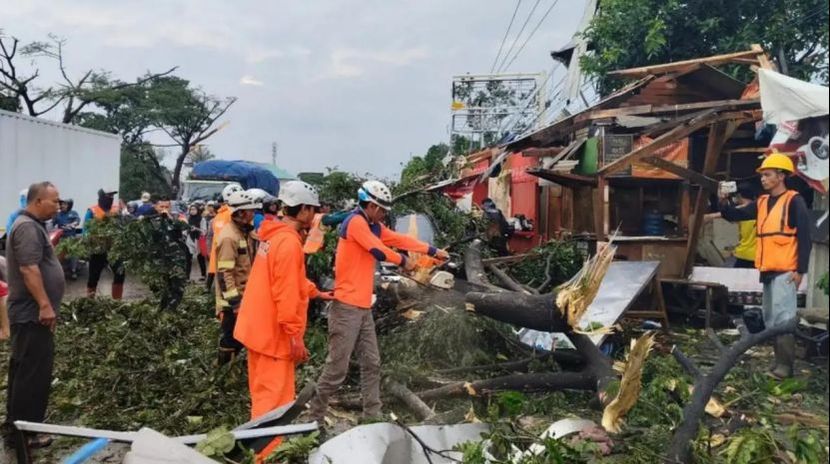 万隆龙卷风波及五个地区致上百人受伤