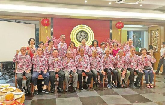 和平日报 | 校园活动：八华晚会节目精彩纷呈 教师欢乐盛宴笑迎龙年