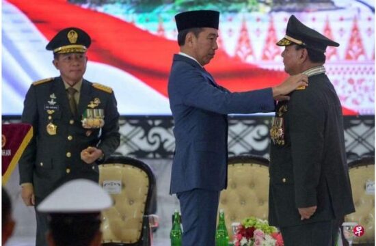 和平日报 | 上台前洗刷政治污点 普拉博沃被授予荣誉军衔