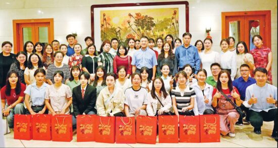 和平日报 | 陆慷大使同在印尼中国师生共贺龙年新春 ——“温暖迎春·共庆中国年”系列活动