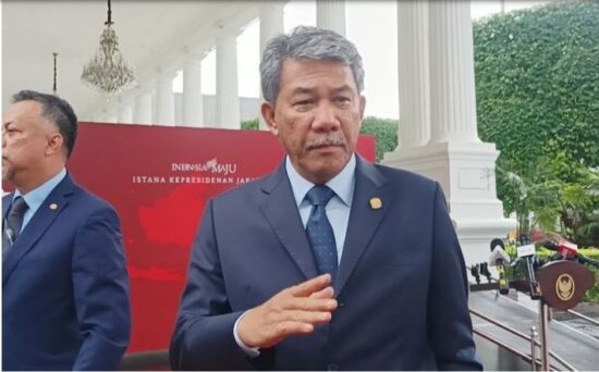 和平日报 | 佐科威接待马来西亚外长来访，讨论经济和IKN投资  Artikel ini telah tayang di Kompas.com dengan judul “佐科威接待马来西亚外长来访，讨论经济和IKN投资”, Klik untuk baca: https://nasional.kompas.com/read/2024/02/06/15053181/jokowi-terima-kunjungan-menlu-malaysia-ada-pembahasan-ekonomi-sampai.   Kompascom+ baca berita tanpa iklan: https://kmp.im/plus6 Download aplikasi: https://kmp.im/app6