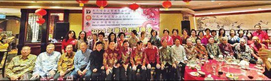 和平日报 | 华社活动：印尼东爪哇企业家慈善基金会、印尼中华总商会东爪哇分会、泗水华裔联谊会 联合举办新春团拜会