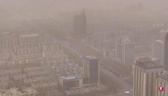 和平日报 | 新疆出现特强沙尘暴 逾四万人滞留甘肃酒泉