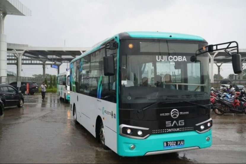 雅万高铁提供电动巴士接驳服务