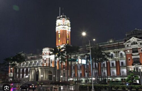 和平日报 | 台媒：蔡英文办公室一卫兵举枪自戕身亡，“宪兵指挥部”回应