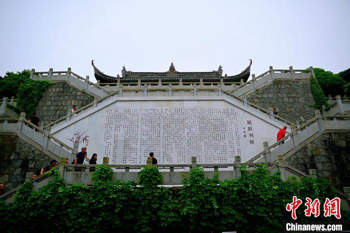 海外华文媒体参观屈原祠 领略屈原文化魅力-中新网